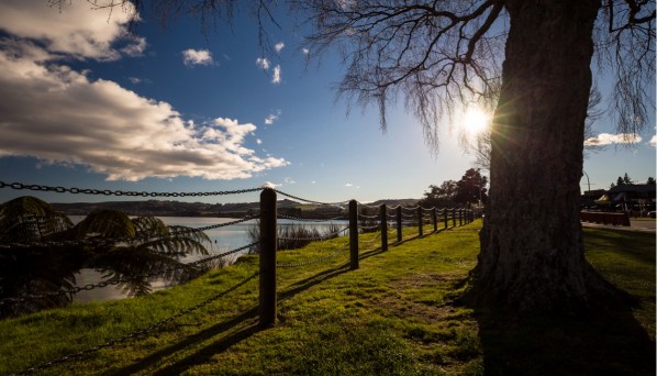 lake-taupo-picture-id848929880.jpg